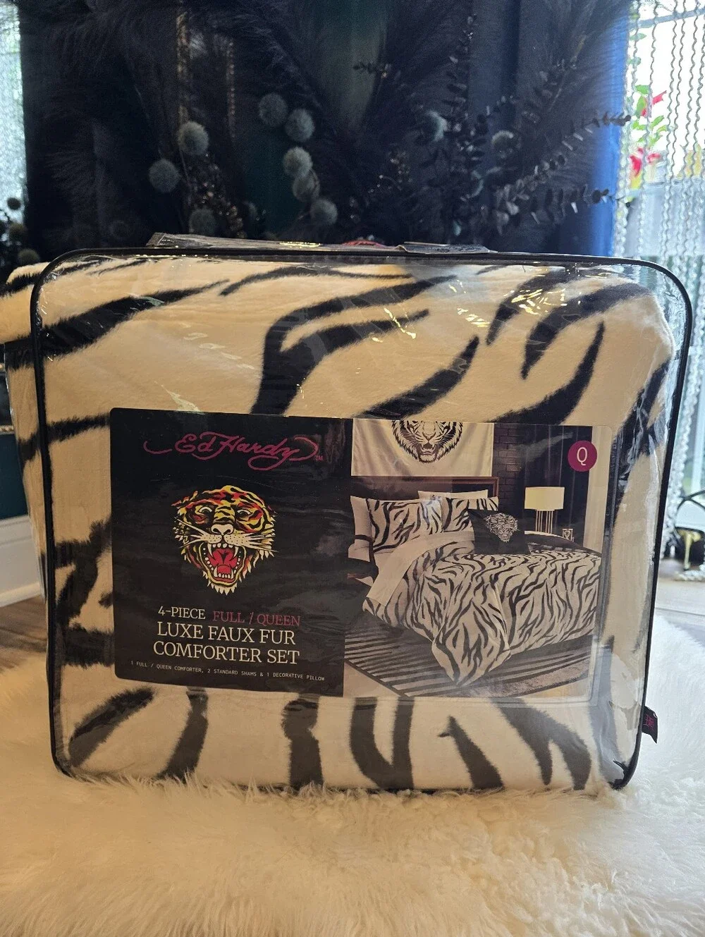 New Ed Hardy 4-Piece Luxe Faux Fur White Tiger Print Comforter Set Full/Queen